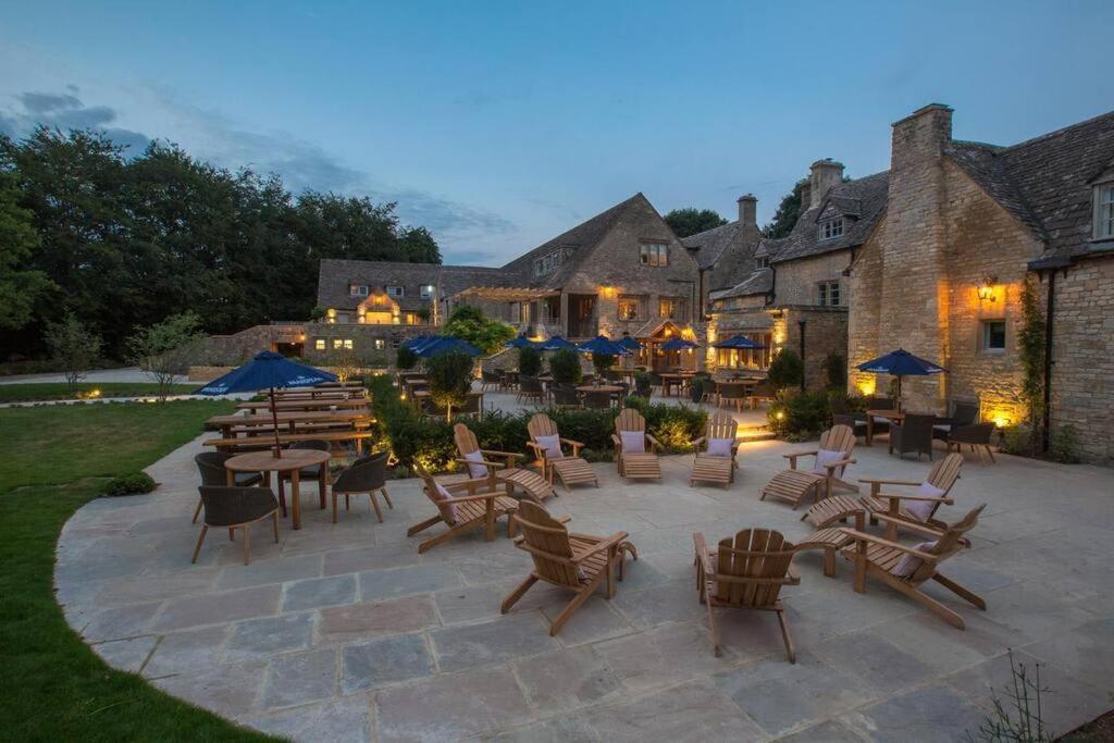 Large Stylish Luxury Cotswold Cottage - Ideal For Families, W/ Ev Charging Andoversford Extérieur photo